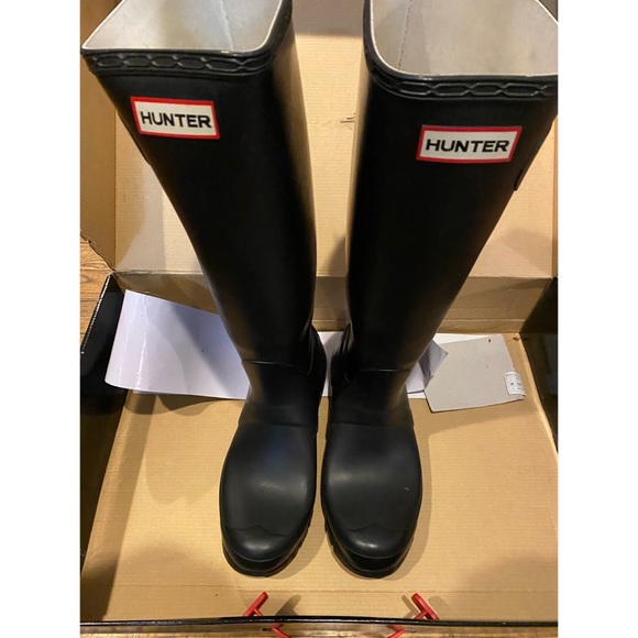 HUNTER Tall Black Rain boots (W size 8) - Picture 6 of 11